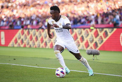 Football Essential Skills: Mastering the Art of Dribbling